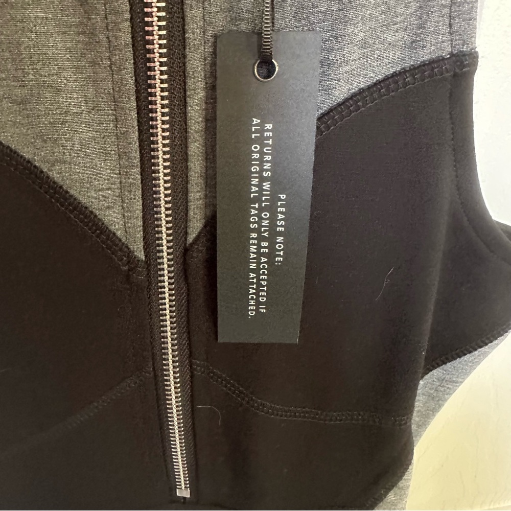 Black & Gray Sculpting Sleeveless Jumpsuit - Picture 3 of 9